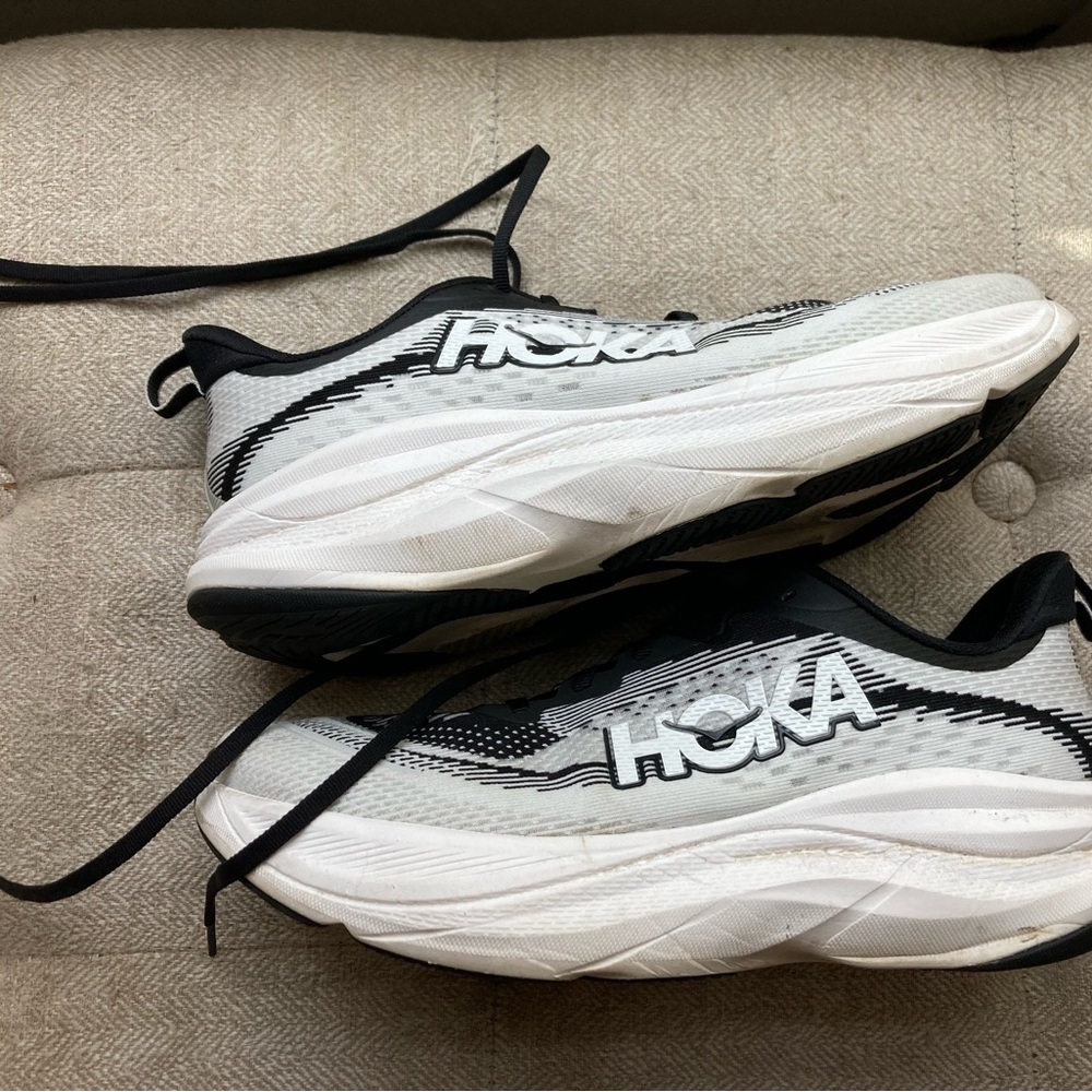 Hoka Women’s Skyflow Size 9